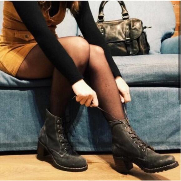 RARE Frye Vintage Sabrina Black Leather Ankle Boots 8 - Picture 9 of 12